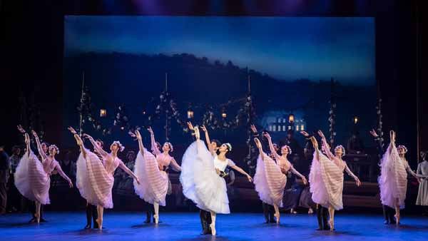 English National Ballet dancers in Tamara Rojos Raymonda c Johan Persson lr